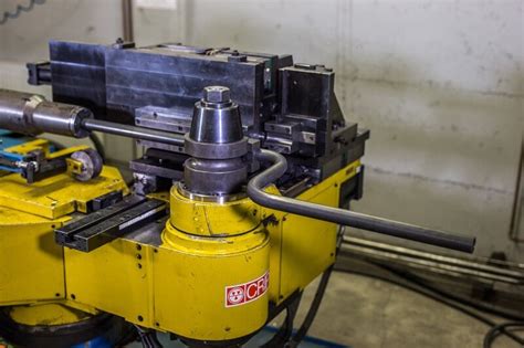 CNC Rohrbiegen .